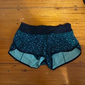 Lululemon size 4 Speed Up shorts